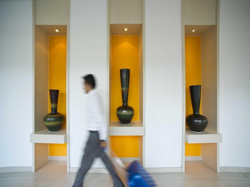 Zuri Express Hotel Pekanbaru Exterior foto