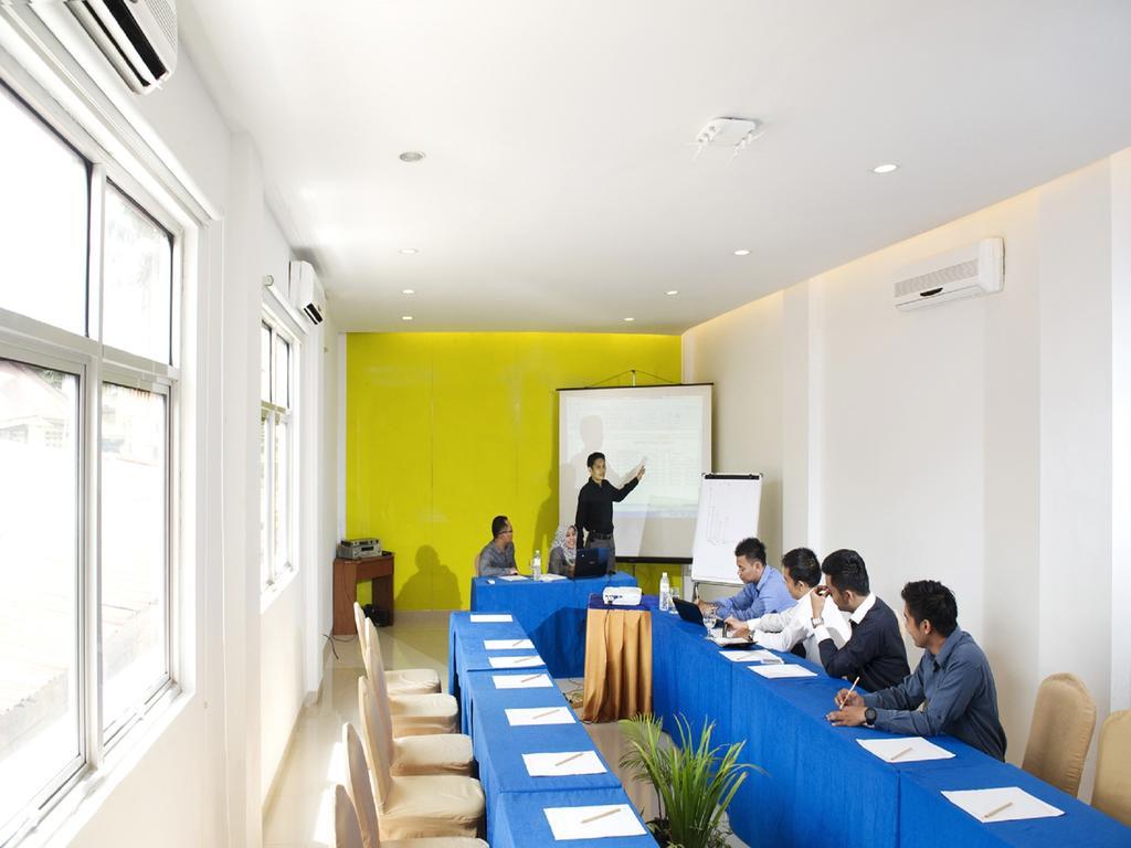 Zuri Express Hotel Pekanbaru Exterior foto